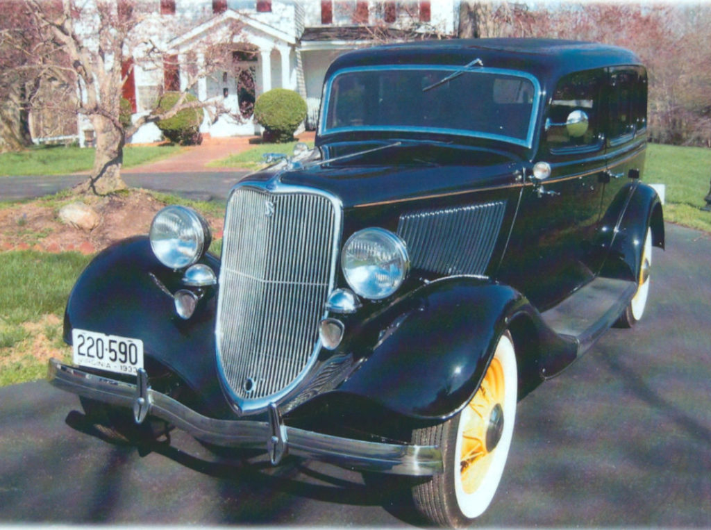 1933 Ford Deluxe Fordor Sedan1