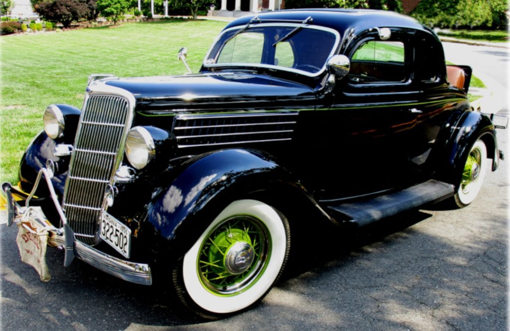 1935 Ford Deluxe 5 Window Coupe