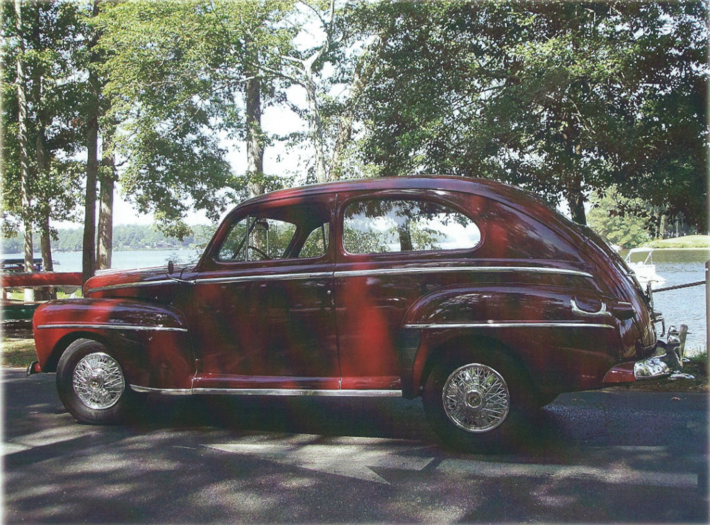 1948 Ford Deluxe Tudor Sedan
