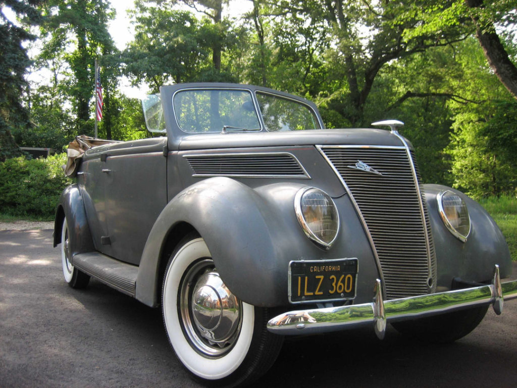 1937 Ford Deluxe Pheaton