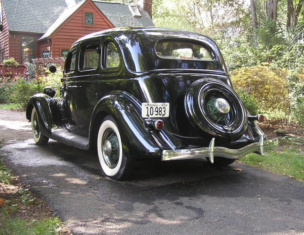 1935 Ford Deluxe Fordor Sedan