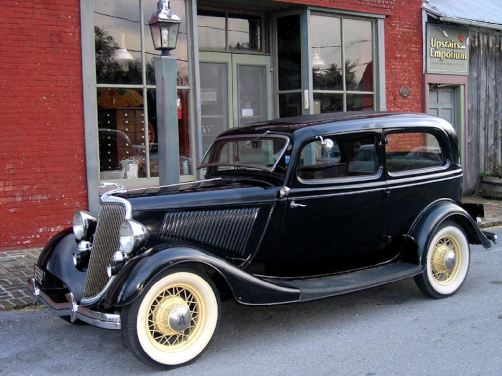 1934 Ford Deluxe Tudor Sedan
